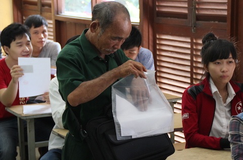  Ông Anh có mặt tại phòng làm thủ tục sáng 30/6.