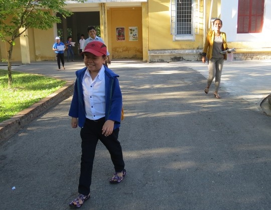 Dù chỉ cao hơn 1 m nhưng Tường Vi luôn luôn tự tin.