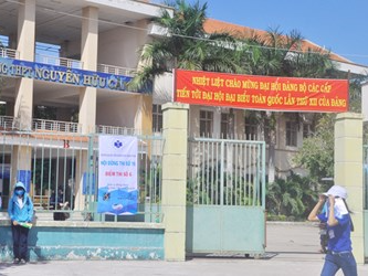 He lo ve phong thi dac biet, thi sinh co 'tro ly' viet bai hinh anh