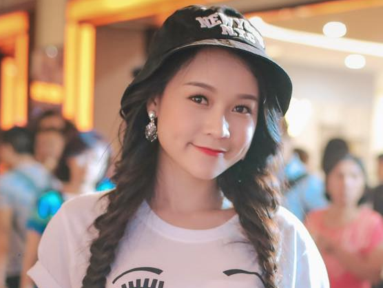 Nhung hot girl Viet so huu ma lum dong tien xinh xan hinh anh