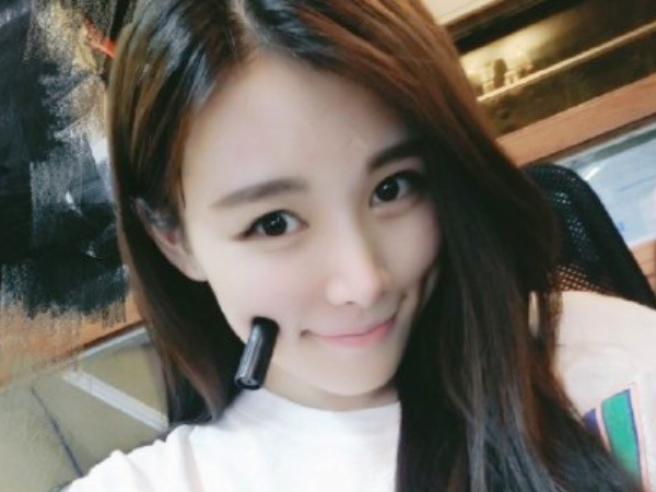 Gioi tre ro mot 'thu thach nap but' khoe ma lum hinh anh