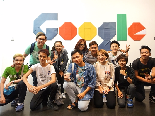 Nhom hai DAMtv nhan nut Play ma vang tu YouTube hinh anh