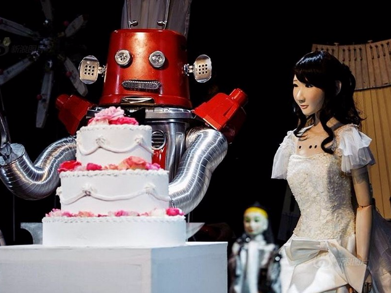 Co dau - chu re Robot lam dam cuoi hoanh trang tai Tokyo hinh anh