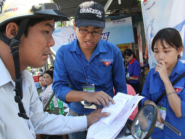 Chay 50 km mang the du thi cho con hinh anh