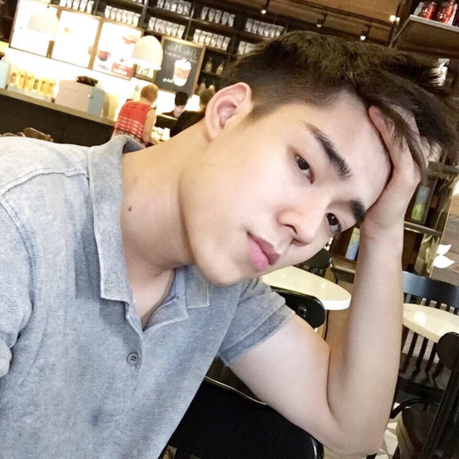 Anh chàng này là Nguyễn Đức Minh Hoàng, sinh năm 1996 và hiện đang là sinh viên của Đại học Kinh tế Quốc dân. Ảnh: NVCC