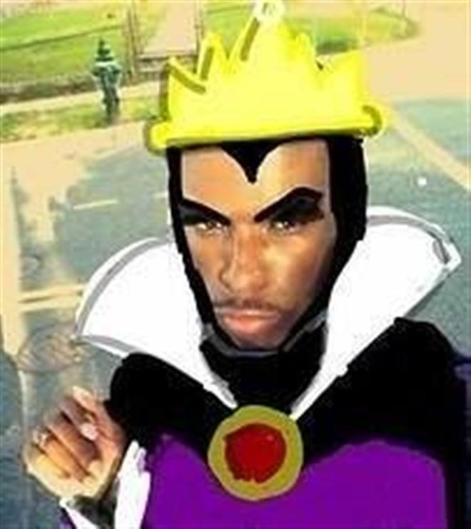 Không chỉ tự biến mình thành công chúa, chàng trai trẻ còn hóa thân mình vào những nhân vật phản diện cũng nổi tiếng không kém khác.