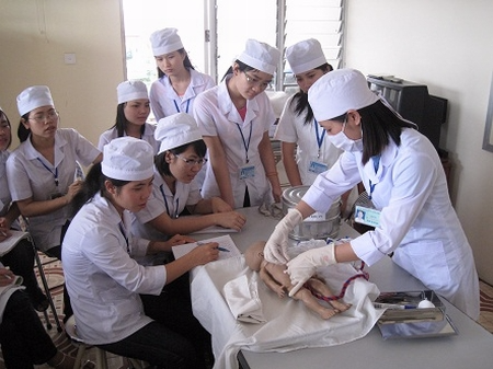 Sinh vien truong Y ke chuyen lan dau giai phau tu thi hinh anh