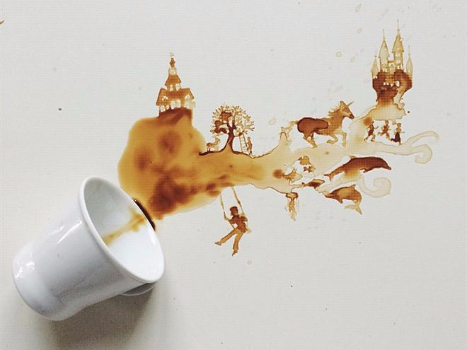 Co gai co biet tai ve tranh bang ca phe doc dao hinh anh