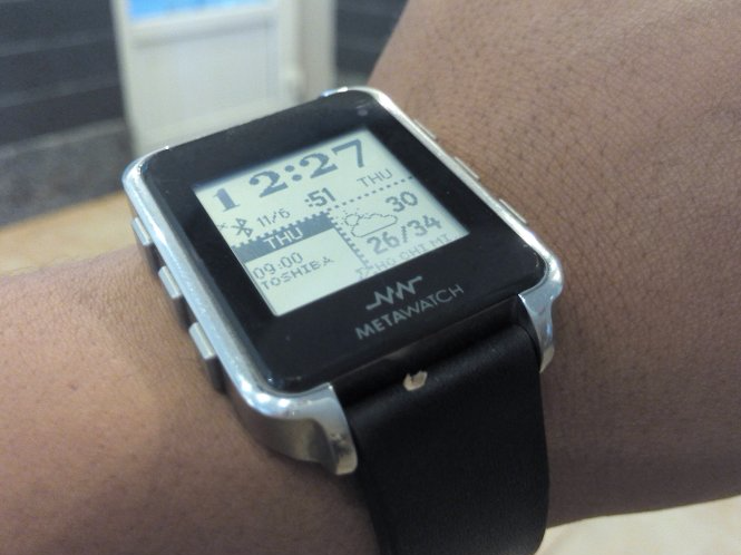 Lo ngai gian lan thi cu bang smartwatch hinh anh