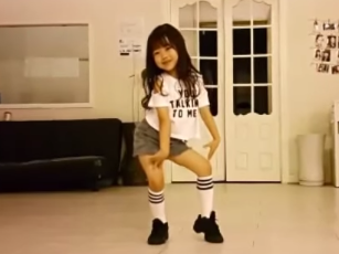 Clip nhoc ty 6 tuoi nhay hit cua Sistar hut 3 trieu luot xem hinh anh