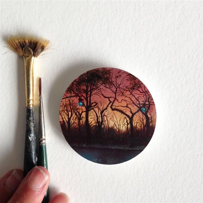 Những tác phẩm này “phản chiếu” lại những thắng cảnh, địa danh theo mà Dina từng đi qua trong 10 năm. Chúng đều được vẽ lại bằng trí nhớ.