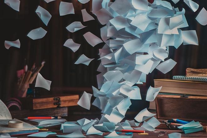 Những trang giấy bay.
