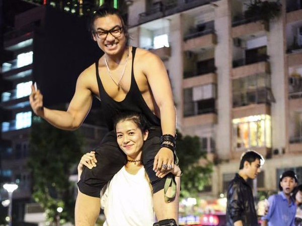 Dan mang chia se buc anh co gai 43 kg nang ban trai 80 kg hinh anh