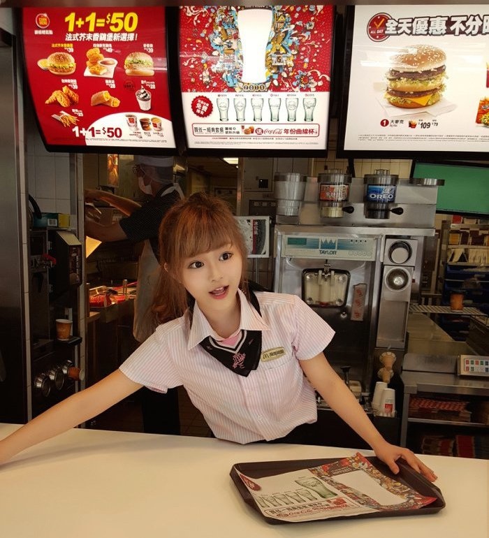 Những bức hình của cô nhanh chóng đạt 700,000 lượt thích.