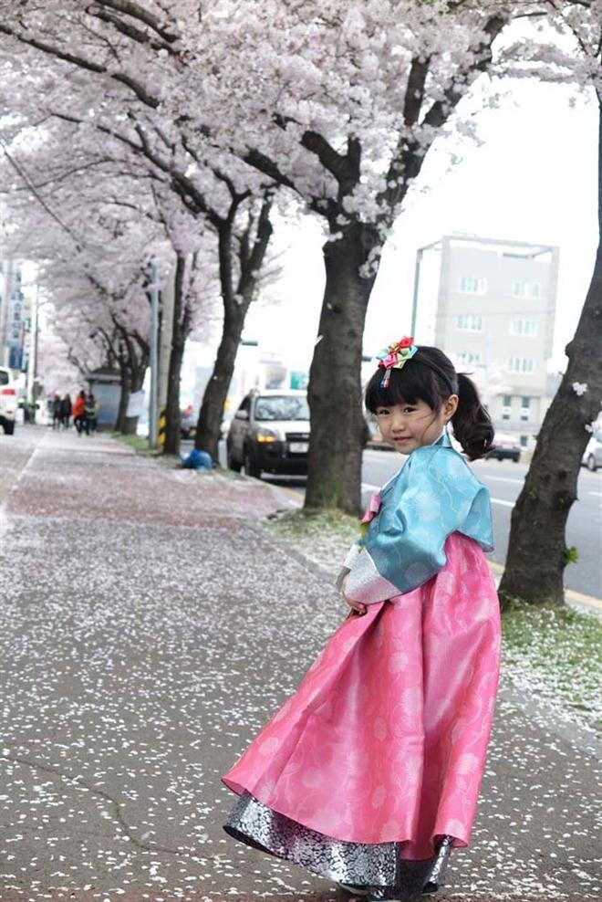 Sự nổi tiếng của bé gái 6 tuổi còn tăng lên sau khi tham gia bộ phim truyền hình Swipe Tap Love, bộ phim truyền hình đầu tiên mà Celine tham gia, được trình chiếu vào năm ngoái.