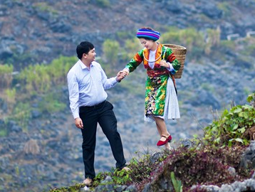 Chuyen tinh 'anh trai - em gai' cua cap doi nguoi dan toc hinh anh