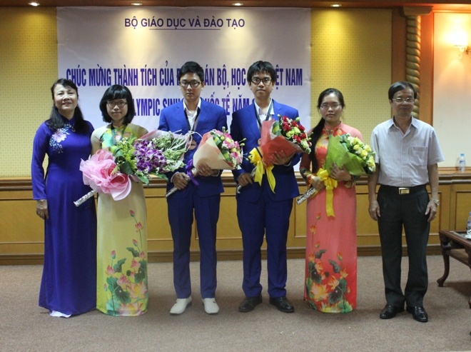 4 học sinh tham gia dự thi Olympic Sinh học Quốc tế đều đạt giải.