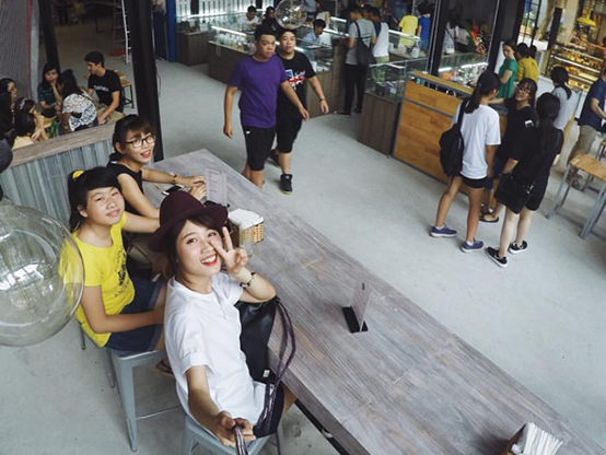 Gioi tre thich thu chia se anh khu an choi moi tai Ha Noi hinh anh