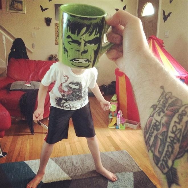 Hulk khoe sức mạnh khủng khiếp.