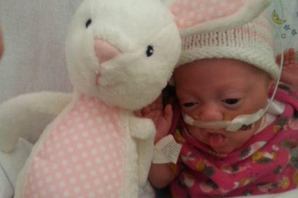 May mắn, bé được sinh ra khỏe mạnh bất chấp bác sĩ từ bỏ.