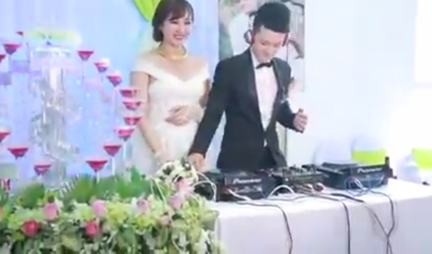 Clip co dau, chu re choi nhac DJ trong dam cuoi hinh anh