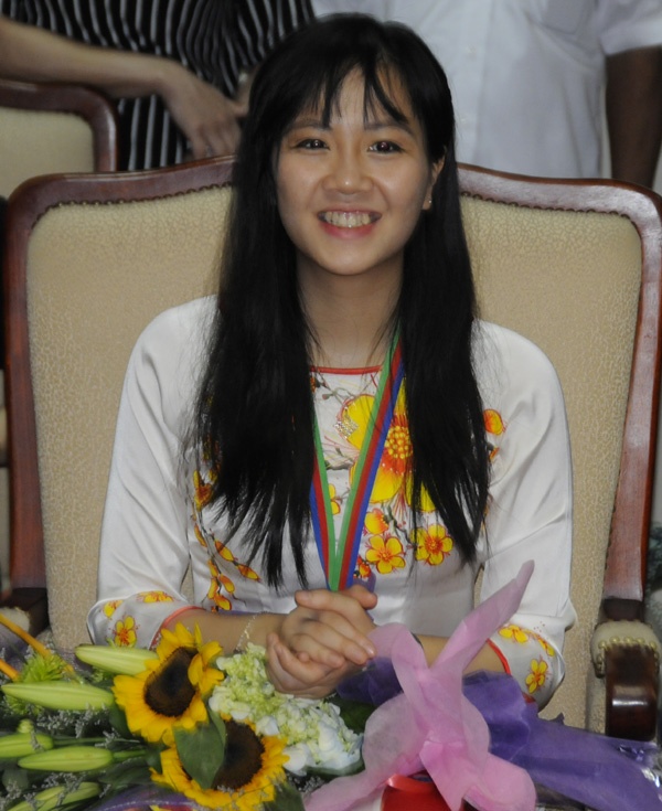 Thái Hà tại lễ đón tiếp và khen thưởng đoàn Olympic Hóa học 2015 tại sân bay Nội Bài. Ảnh: Kim Khang