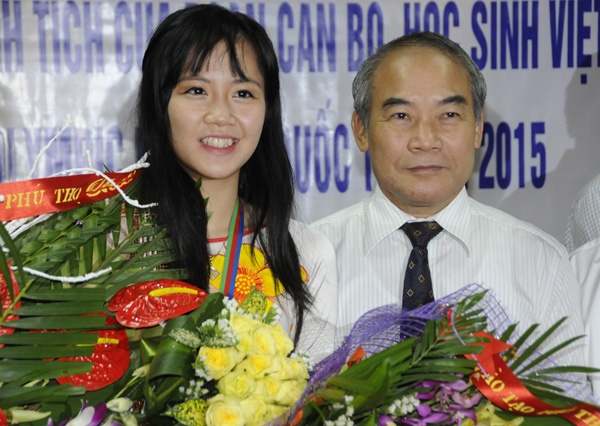 Thứ trưởng Nguyễn Vinh Hiển cũng có mặt trong buổi đón tiếp và khen thưởng thành tích của đoàn Olympic Hóa học năm nay. Ảnh: Kim Khang