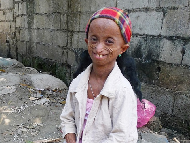 Co gai 18 tuoi co ve ngoai nhu ba lao hinh anh