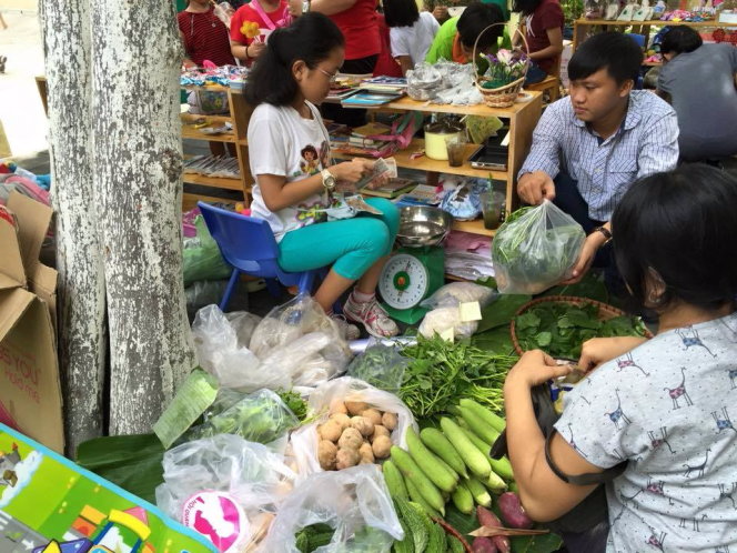 Cho con trai nghiem ve tien hinh anh