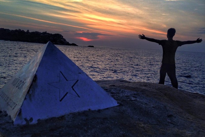 Clip chang trai 19 tuoi mot minh lai xe may di phuot xuyen Viet hinh anh