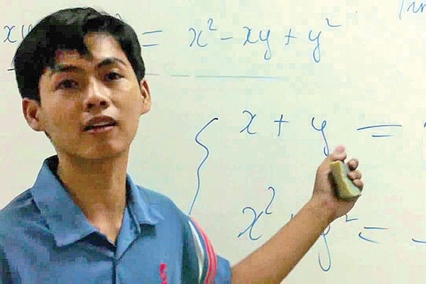 Thầy giáo 8x trong một buổi đứng lớp