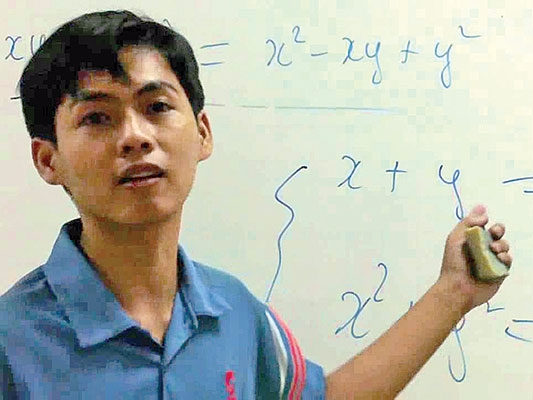 Gap thay giao 8x luyen Toan hai doi tuyen quoc gia hinh anh