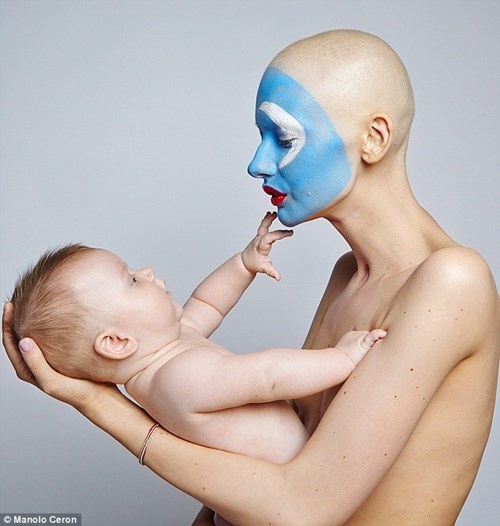 Đến tháng thứ 7 của thai kì, cô đã hạ sinh thành công cậu con trai kháu khỉnh Valentin. Ngay sau đó, Valentin được chuyển sang phòng chăm sóc tích cực và nằm lại đây suốt 51 ngày, trong khi mẹ của cậu bắt đầu quá trình xạ trị kéo dài 5 đợt dù chỉ mới sinh con được một tuần.