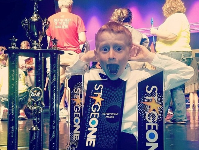 Nhoc ty 7 tuoi nhay hit cua Taylor Swift hut 5 trieu view hinh anh