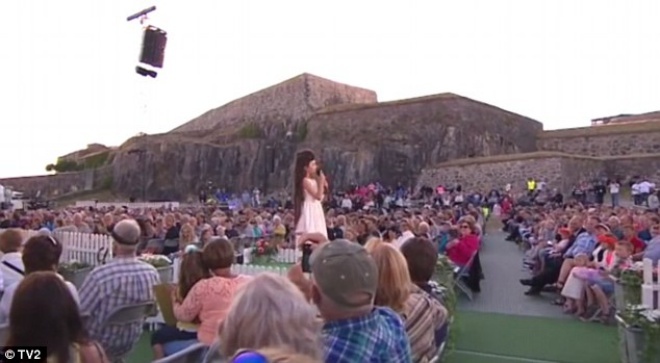 Clip ca sy nhi 8 tuoi ban sao cua Amy Winehouse hinh anh