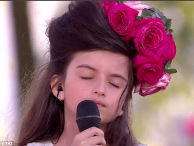 Be gai 8 tuoi duoc vi nhu ban sao nhi cua Amy Winehouse hinh anh