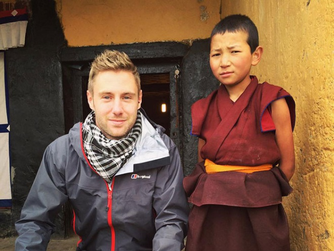 Nguoi dan ong bo viec luong cao de di du lich khap the gioi hinh anh