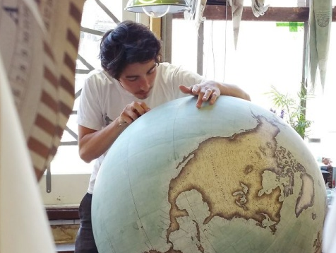 Nhom ban tre lam dia cau bang tay duy nhat tren the gioi hinh anh