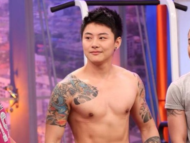 Chang huan luyen vien 6 mui tiet lo tung la con gai hinh anh