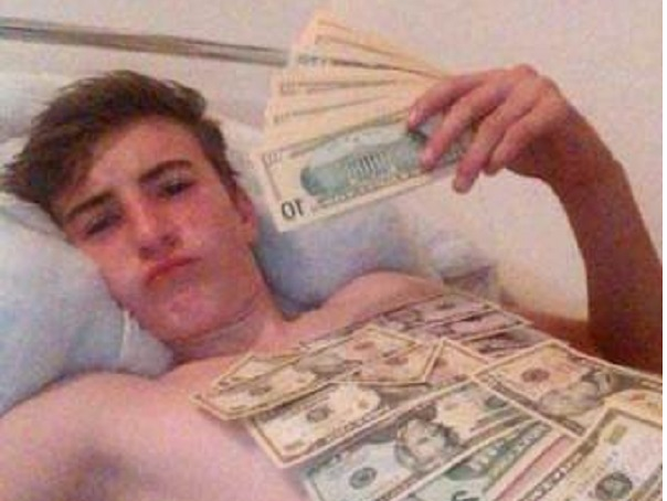 Loi song khoe khoang cua hoi con nha giau Snapchat hinh anh