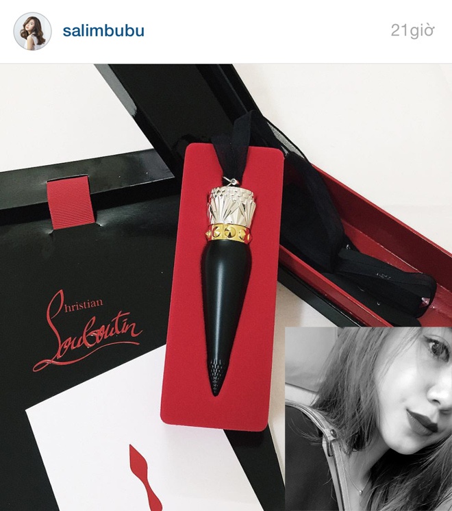 Salim cũng vừa chia sẻ ảnh dùng thử son Louboutin cùng với nhận xét: 