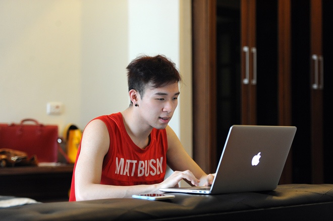 Mot ngay ban ron cua Aiden - thu linh nhom nhay St.319 hinh anh