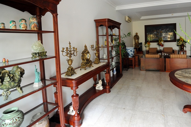 Bố của Aiden còn có sở thích sưu tầm đồ cổ với những vật dụng lưu niệm được mua trong những chuyến đi xa. Chàng thủ lĩnh của St.319 từng tâm sự rằng, bố anh là một người nghiêm khắc, từng không nói chuyện suốt 2-3 tháng liền và suýt đuổi Aiden ra khỏi nhà vì không ủng hộ con trai theo đuổi nghệ thuật.