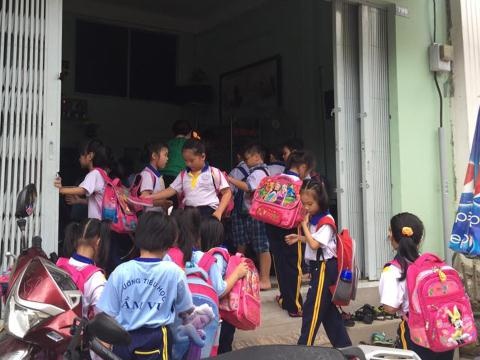 Hoc sinh lop 1 'bam dap' vi hoc them hinh anh