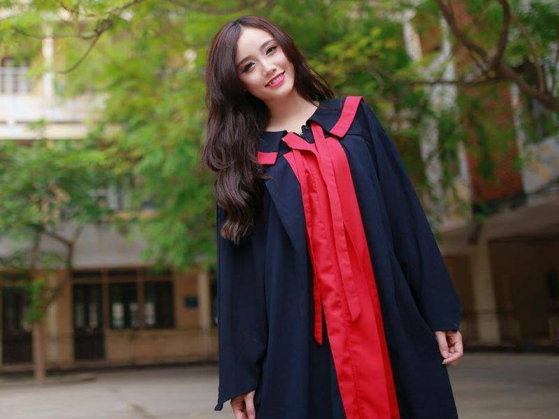 Hot girl da nang nhan bang gioi DH Ngoai thuong hinh anh