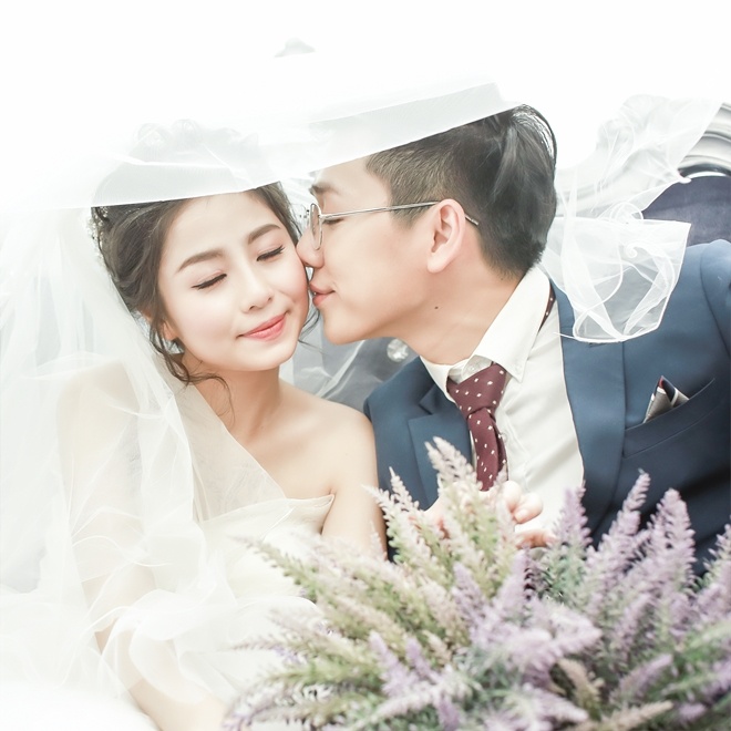 Cả Ba Duy và Nam Thương đều nổi tiếng trên mạng xã hội với hàng trăm ngàn người theo dõi. Bạn gái của chàng hot boy từng tham gia cuộc thi Miss Teen 2011 và để lại ấn tượng nhờ khả năng diễn xuất và giọng hát trong trẻo. 