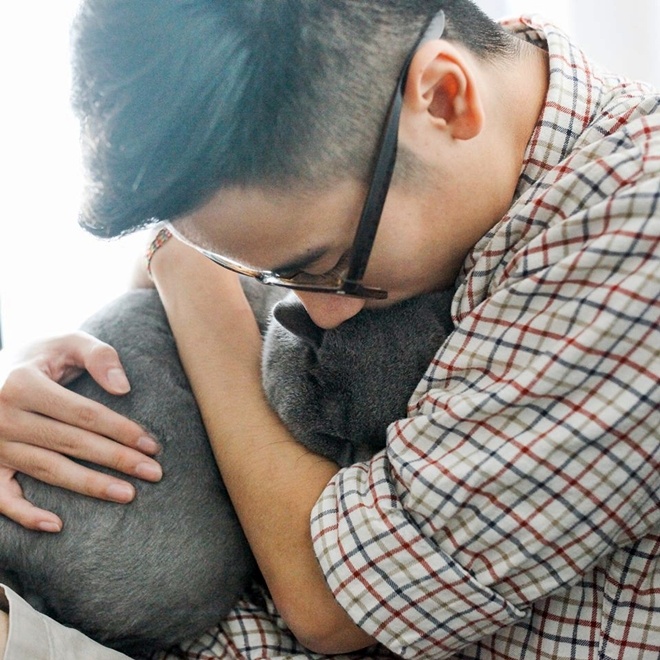 JVevermind đăng ảnh chụp cùng chú mèo Bíu mà anh và Mie từng nuôi chung