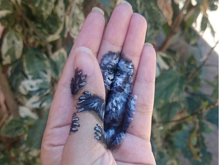 Co gai co biet tai ve tranh 3D trong long ban tay hinh anh