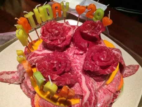 Gioi tre Nhat don sinh nhat bang banh gato... thit tuoi hinh anh