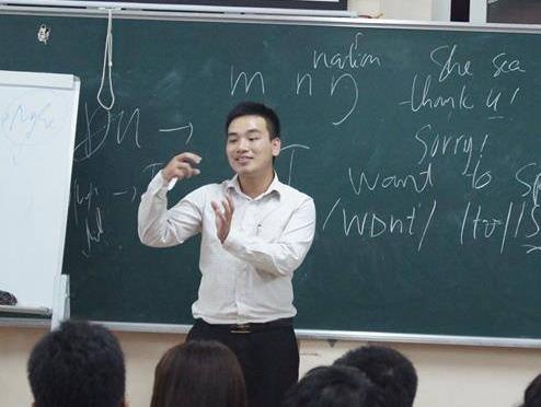 9X lam thay giao tre day tieng Anh mien phi cho sinh vien hinh anh